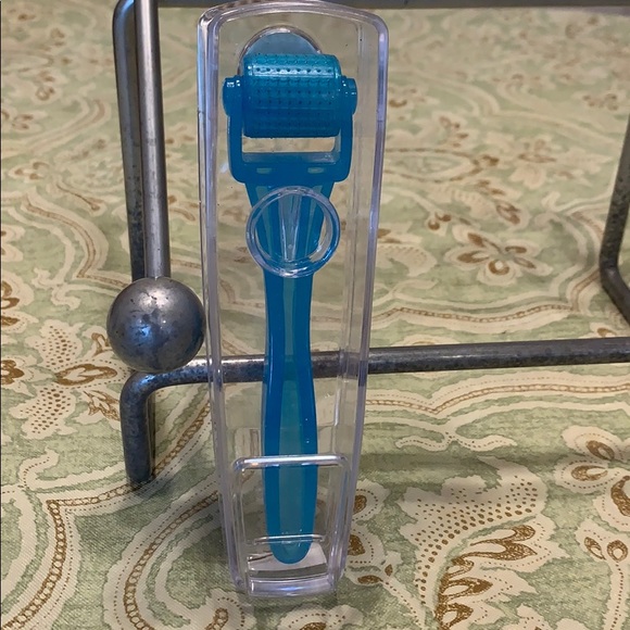 Rodan + Fields Amp Facial Roller NEW - Picture 2 of 2